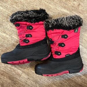 Girls Kamik Waterproof snow boots 
Size 3Y
Pink and Black